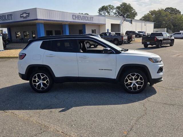 Used 2024 Jeep Compass Limited AWD/4WD image 15