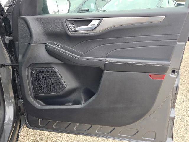 Certified 2022 Ford Escape Titanium w/ Class II Trailer Tow Package image 9