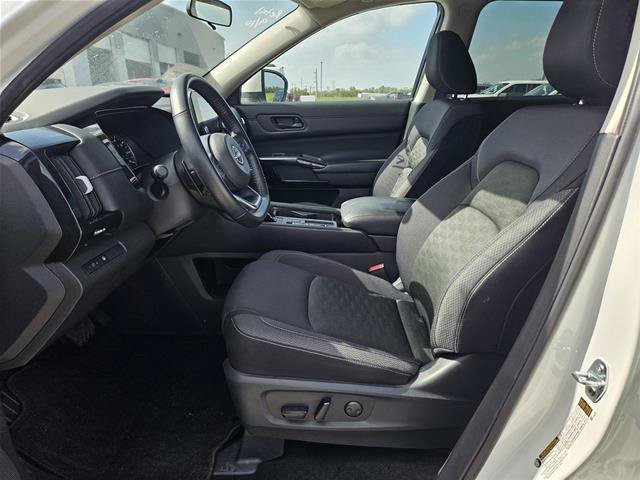 Used 2024 Nissan Pathfinder SV FWD image 18