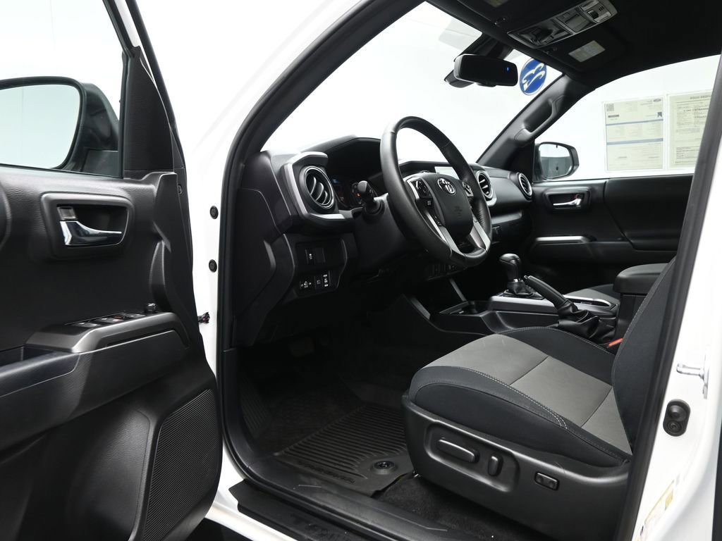 Used 2023 Toyota Tacoma TRD Off-Road image 34
