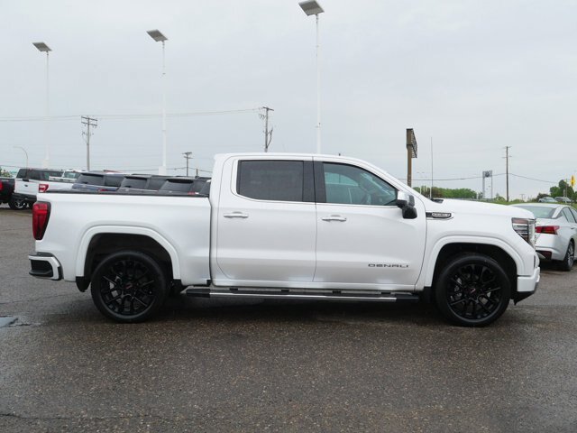 Used 2023 GMC Sierra 1500 Denali w/ Technology Package AWD/4WD image 3
