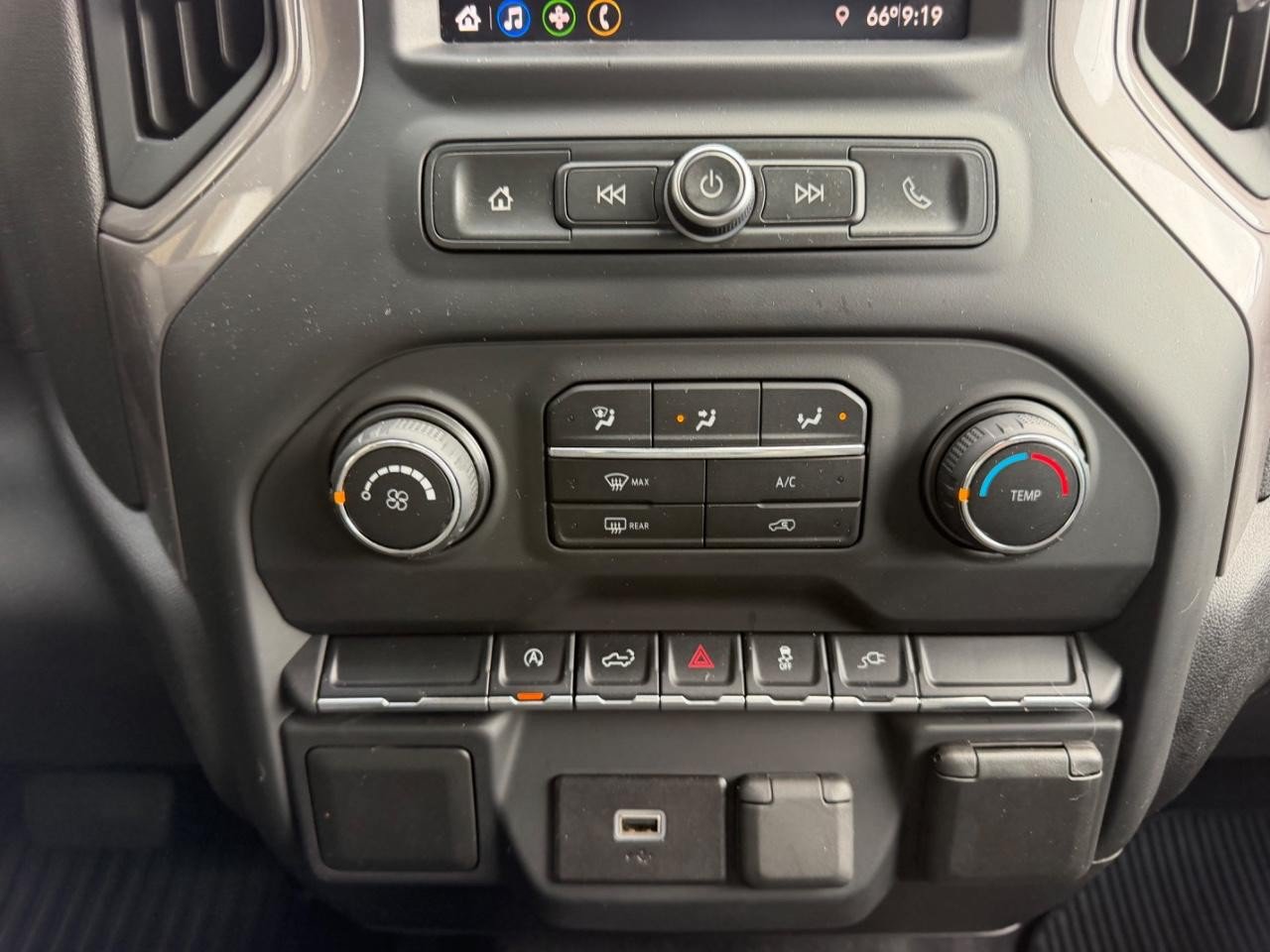 Used 2020 Chevrolet Silverado 1500 Custom w/ Custom Value Package AWD/4WD image 14