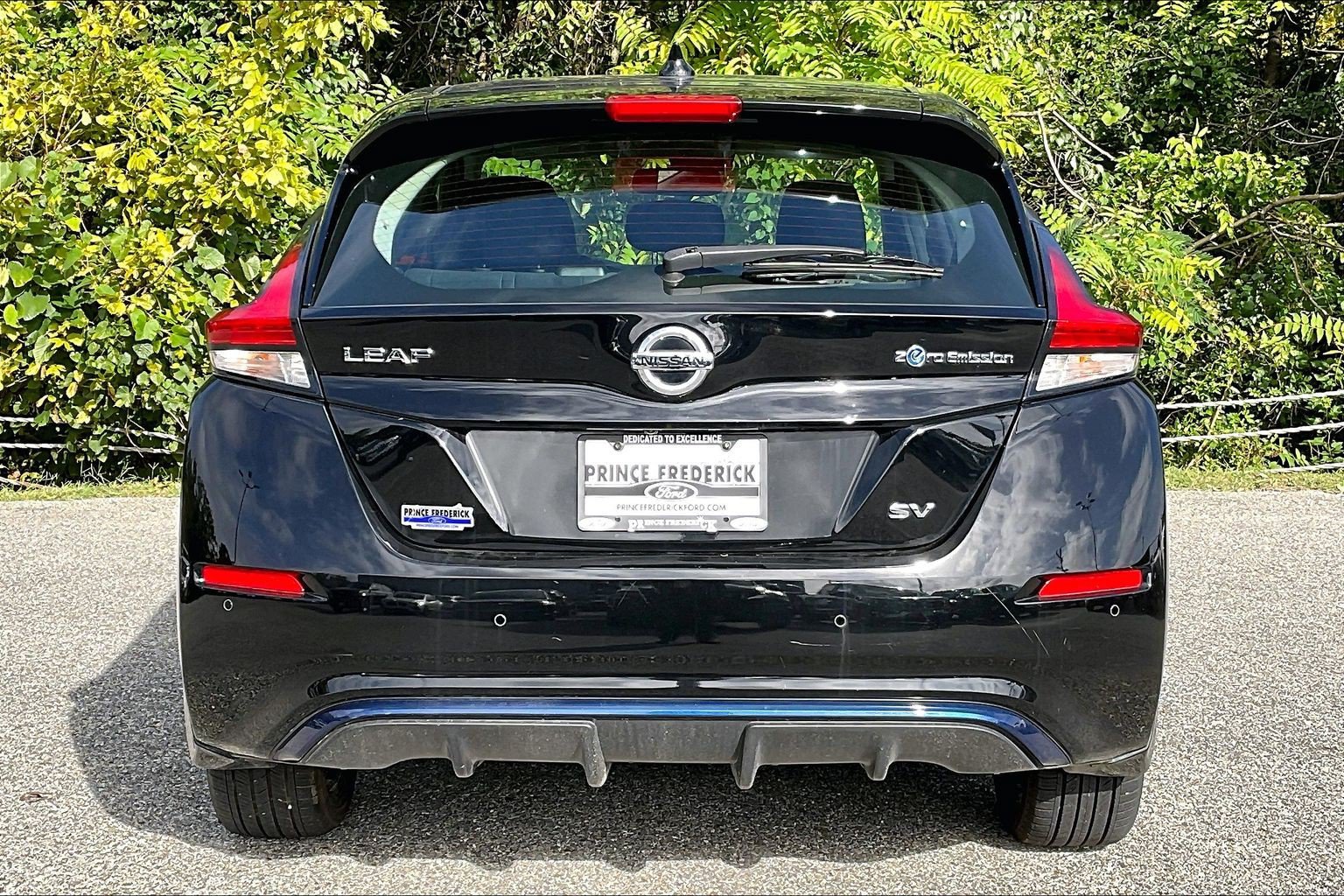 Used 2022 Nissan Leaf SV w/ SV Technology Package FWD image 4