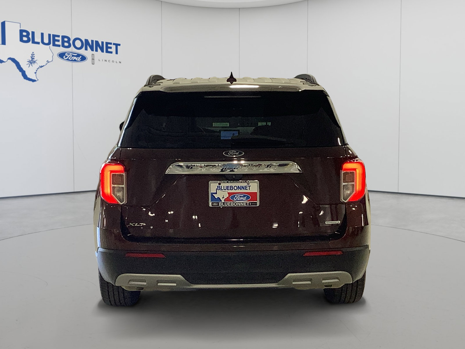 Certified 2020 Ford Explorer XLT w/ Equipment Group 202A RWD image 6