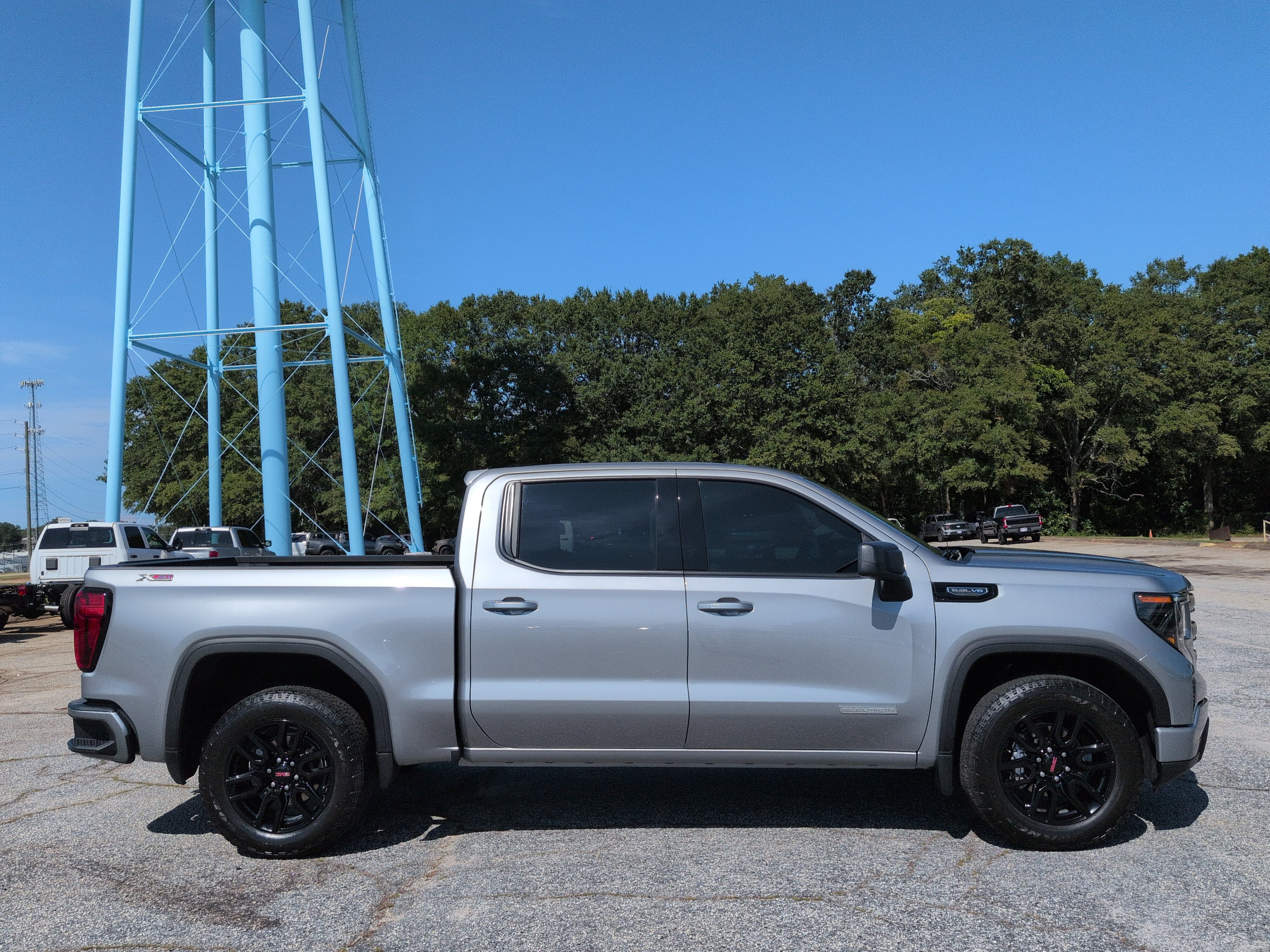 Used 2024 GMC Sierra 1500 Elevation AWD/4WD image 2