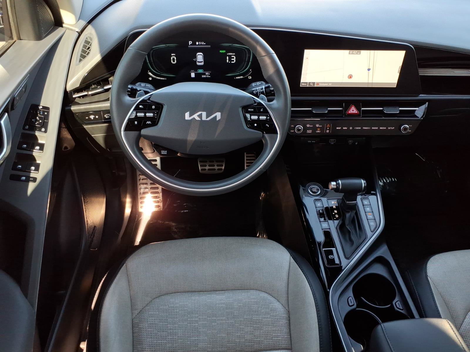 Used 2023 Kia Niro SX Touring FWD image 17