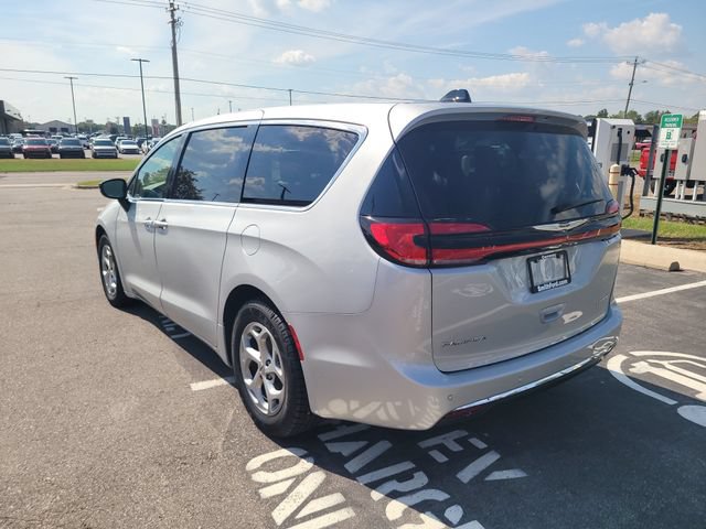 Used 2024 Chrysler Pacifica Limited FWD image 6