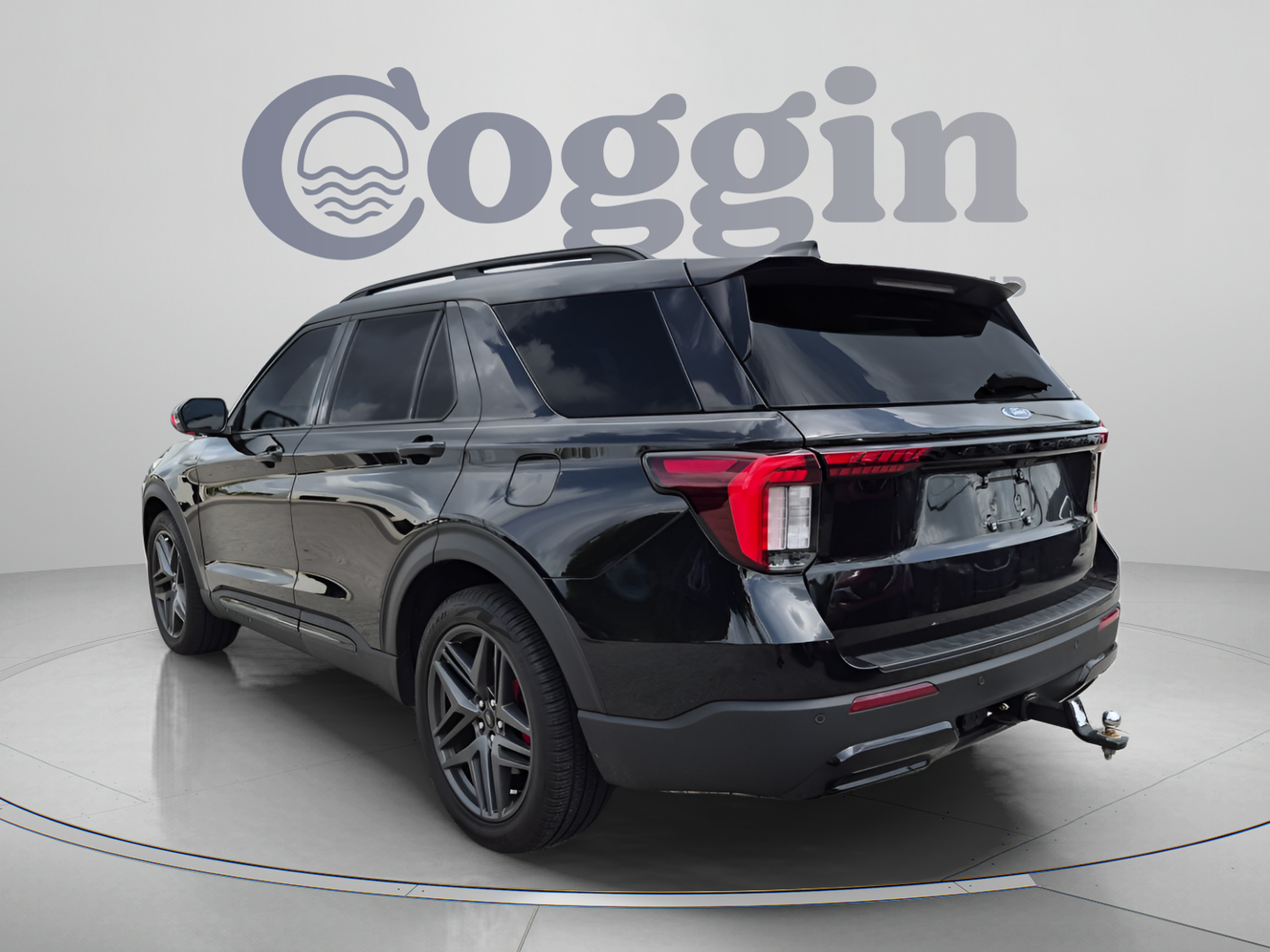 Certified 2025 Ford Explorer ST-Line w/ Premium Package RWD image 4