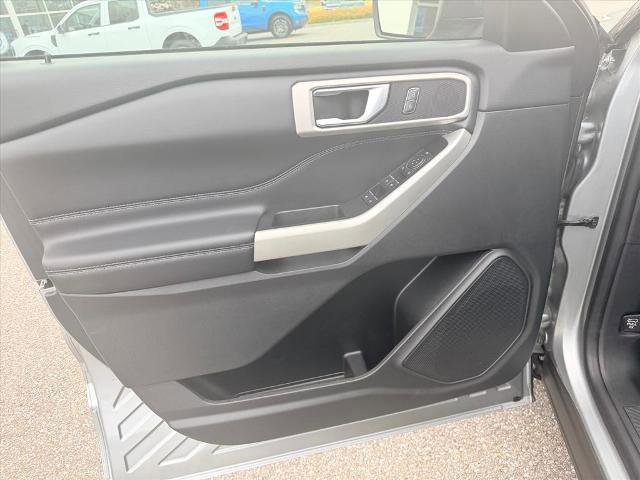 Certified 2022 Ford Explorer XLT w/ Equipment Group 202A image 15