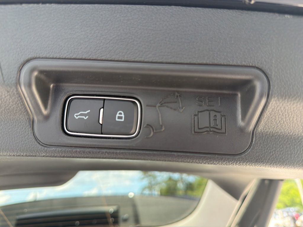 Certified 2025 Ford Explorer Active w/ Active Comfort Package RWD image 8