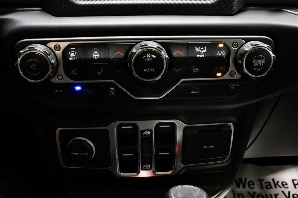 Used 2023 Jeep Wrangler Unlimited w/ Cold Weather Group AWD/4WD image 28