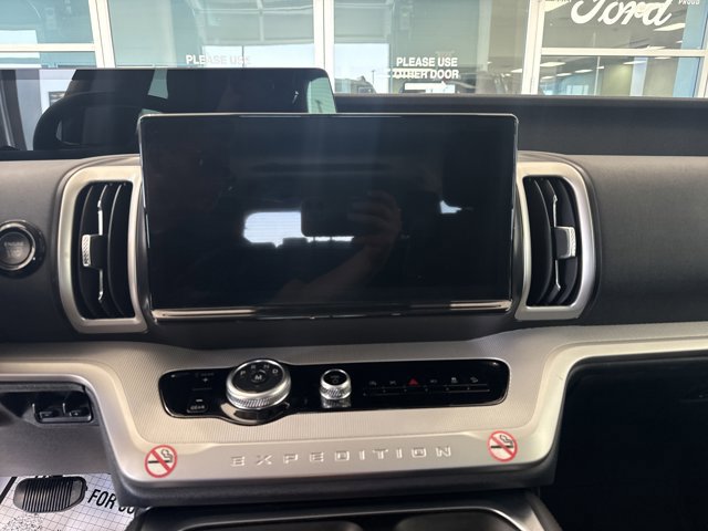 Certified 2025 Ford Expedition Active AWD/4WD image 11