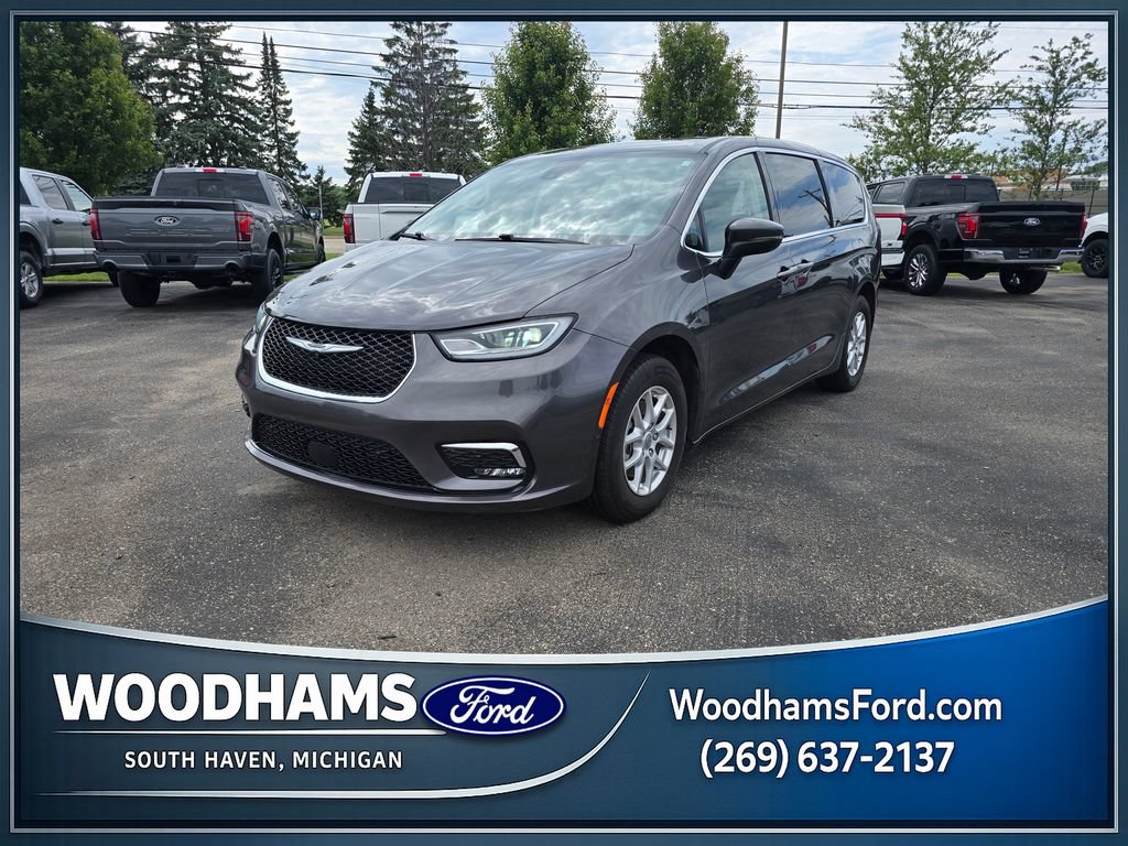 Used 2023 Chrysler Pacifica Touring-L