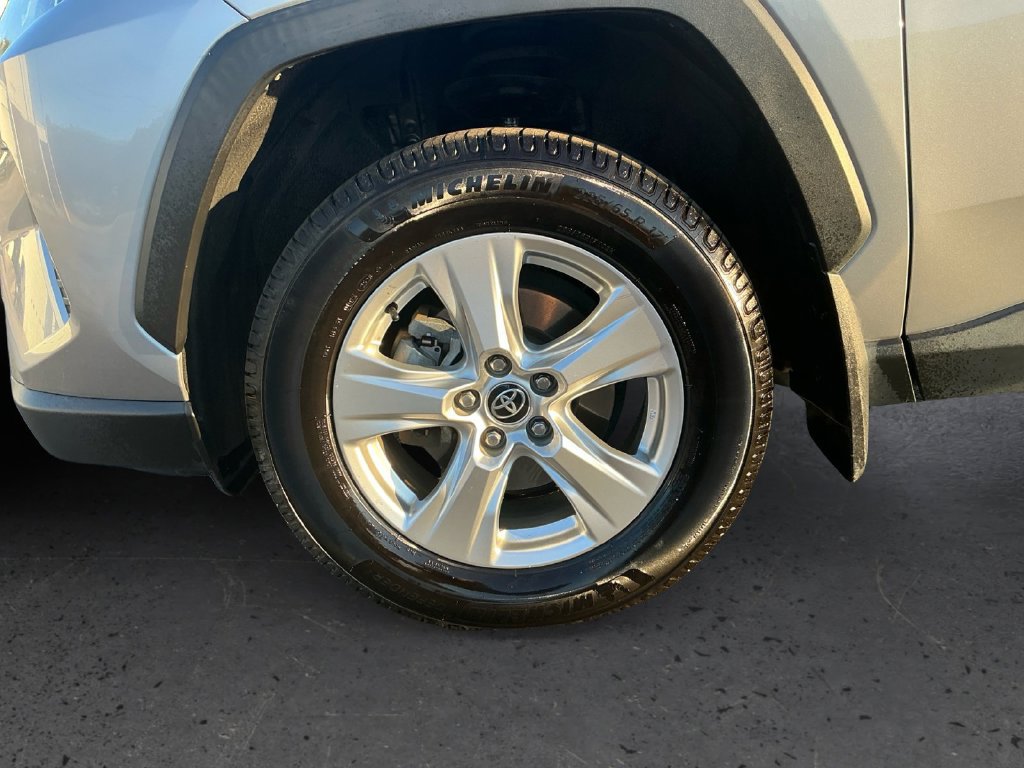 Used 2021 Toyota RAV4 XLE AWD/4WD image 13