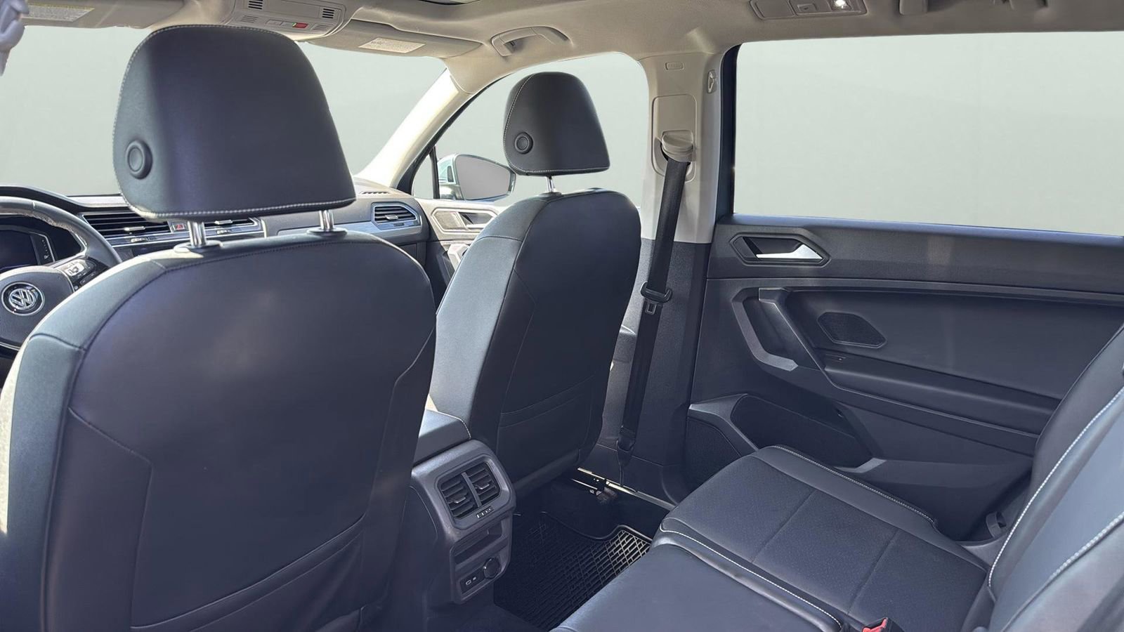 Used 2021 Volkswagen Tiguan SEL w/ 3-Row Tiguan MDO Package image 29