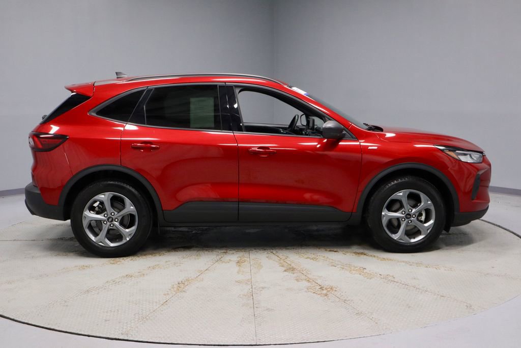 Certified 2025 Ford Escape ST-Line AWD/4WD image 11