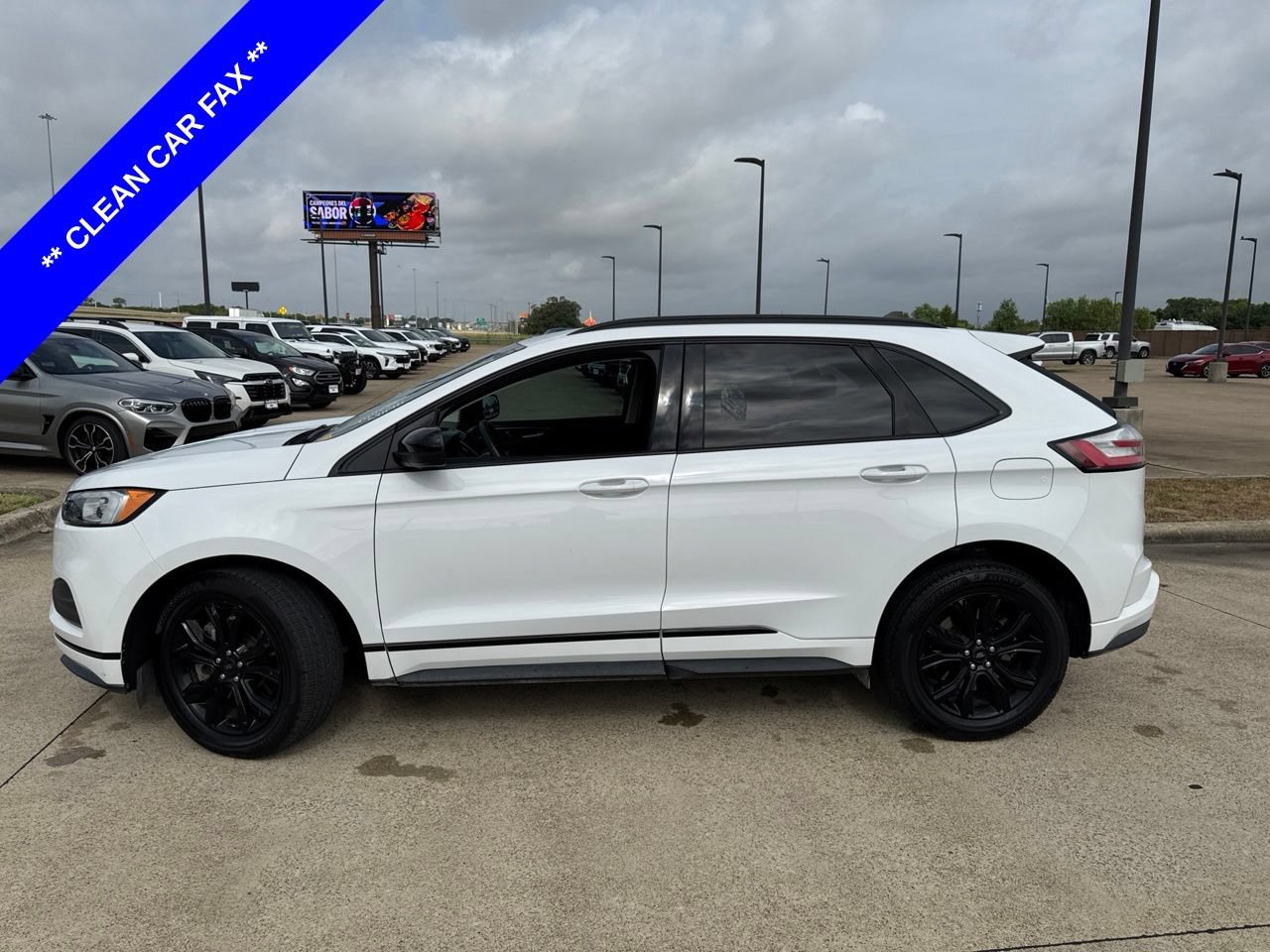 Certified 2022 Ford Edge SE w/ Black Appearance Package AWD/4WD image 3