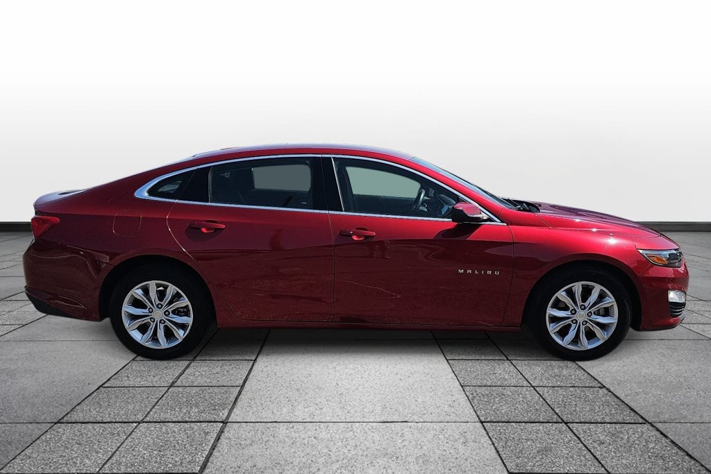 Used 2025 Chevrolet Malibu LT FWD image 4