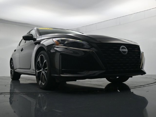 Used 2025 Nissan Altima 2.5 SR FWD image 39