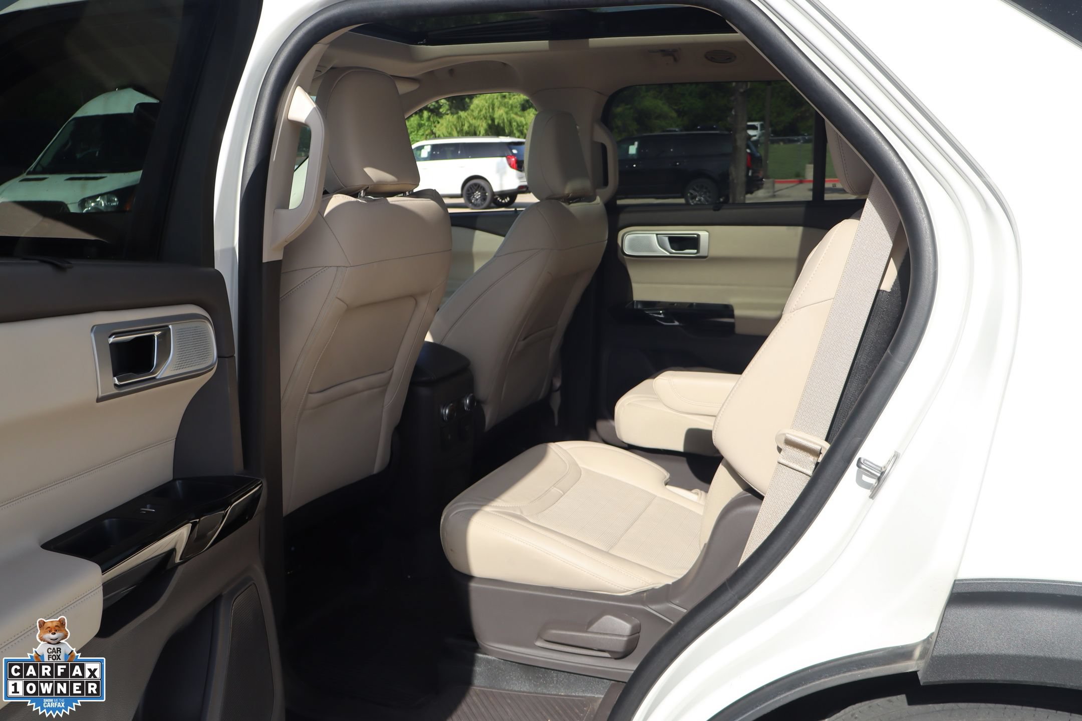 Certified 2024 Ford Explorer Platinum w/ Technology Package AWD/4WD image 26
