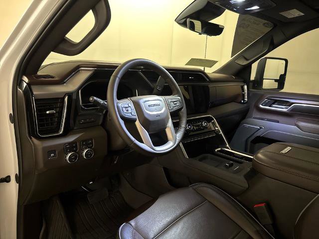 Used 2025 GMC Sierra 3500 Denali w/ Denali Reserve Package AWD/4WD image 6