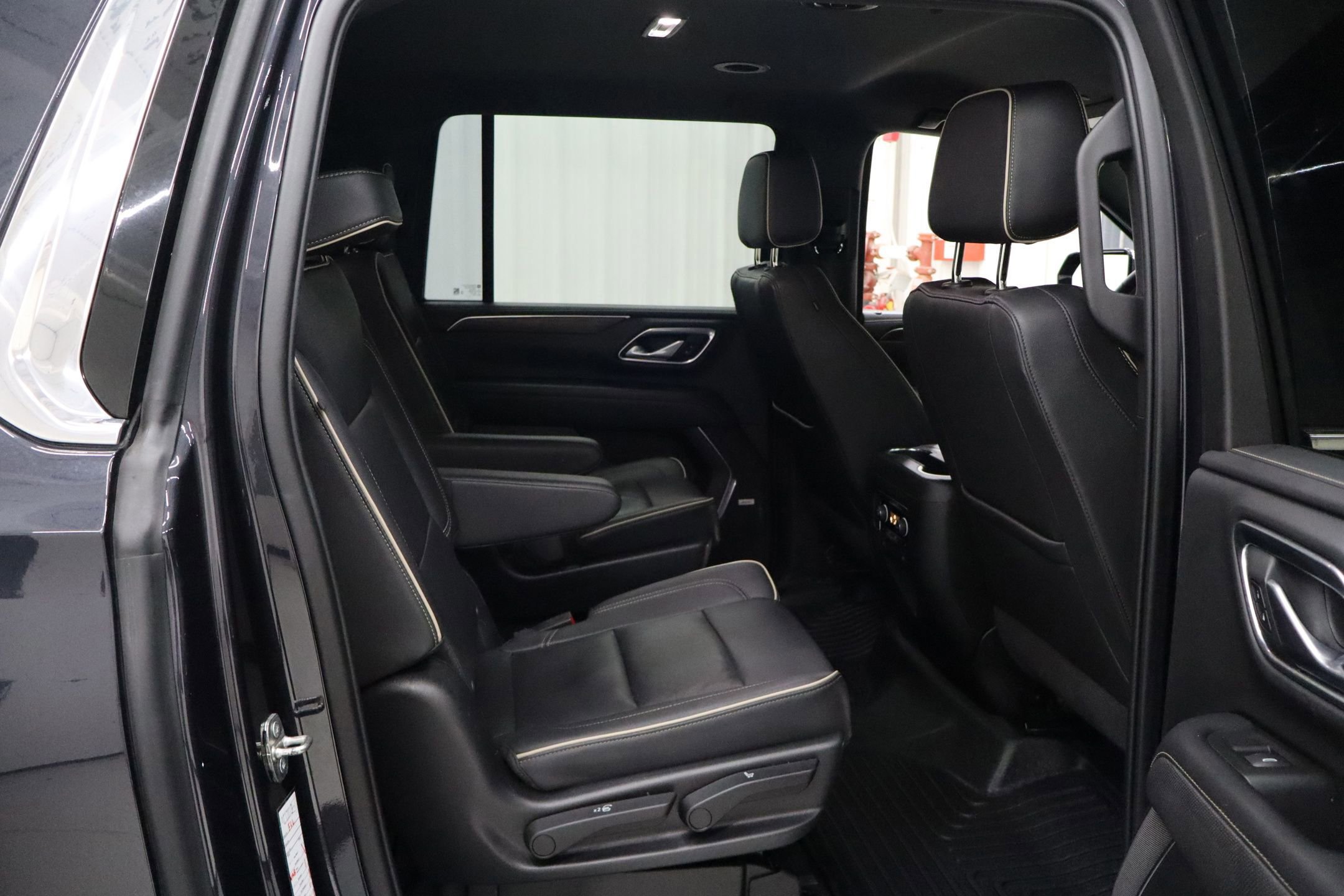 Used 2022 Chevrolet Suburban Premier image 35