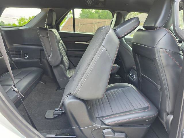 Certified 2025 Ford Explorer ST-Line w/ Premium Package RWD image 39