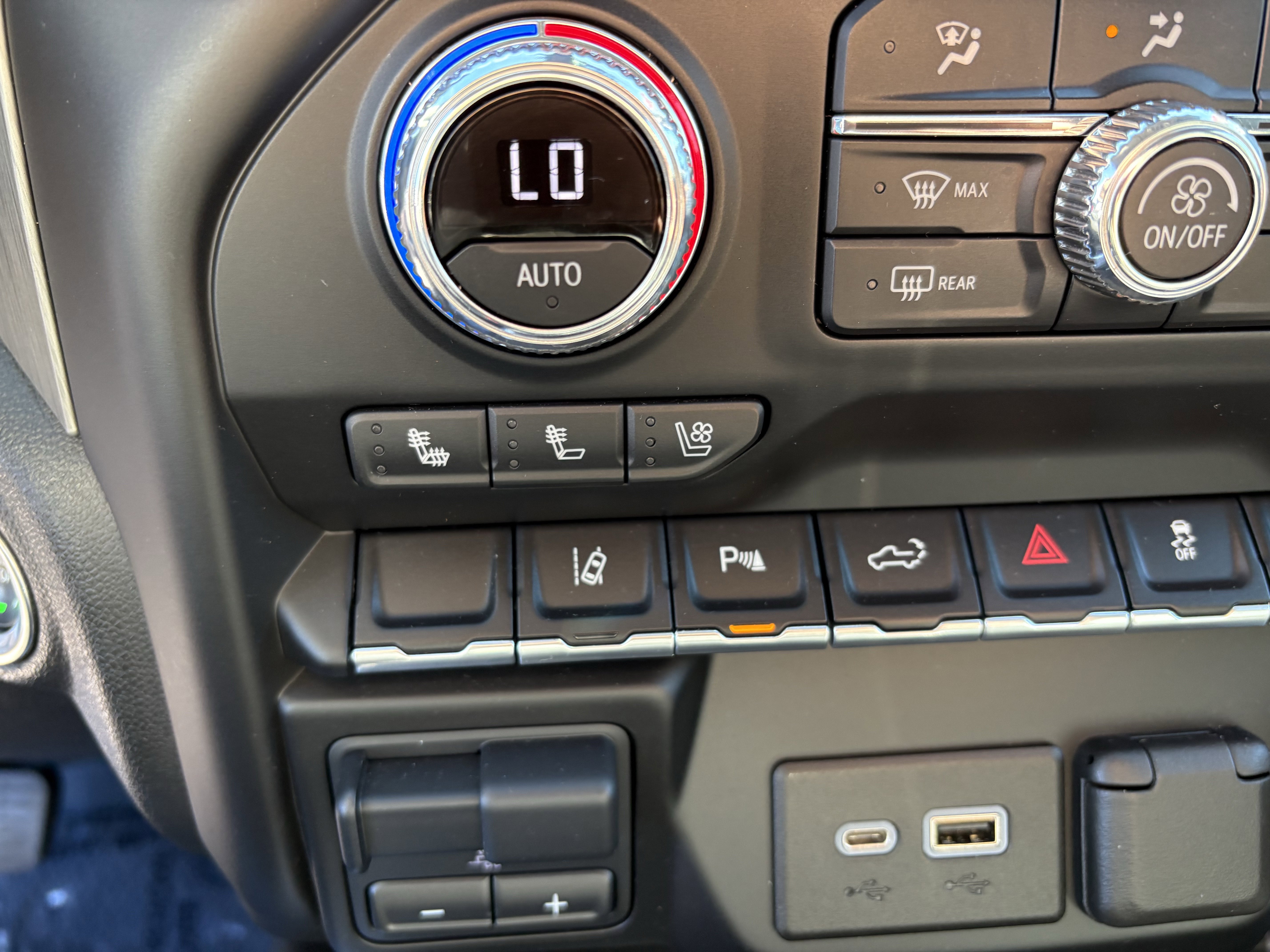 Used 2022 GMC Sierra 2500 Denali w/ Denali Ultimate Package image 25