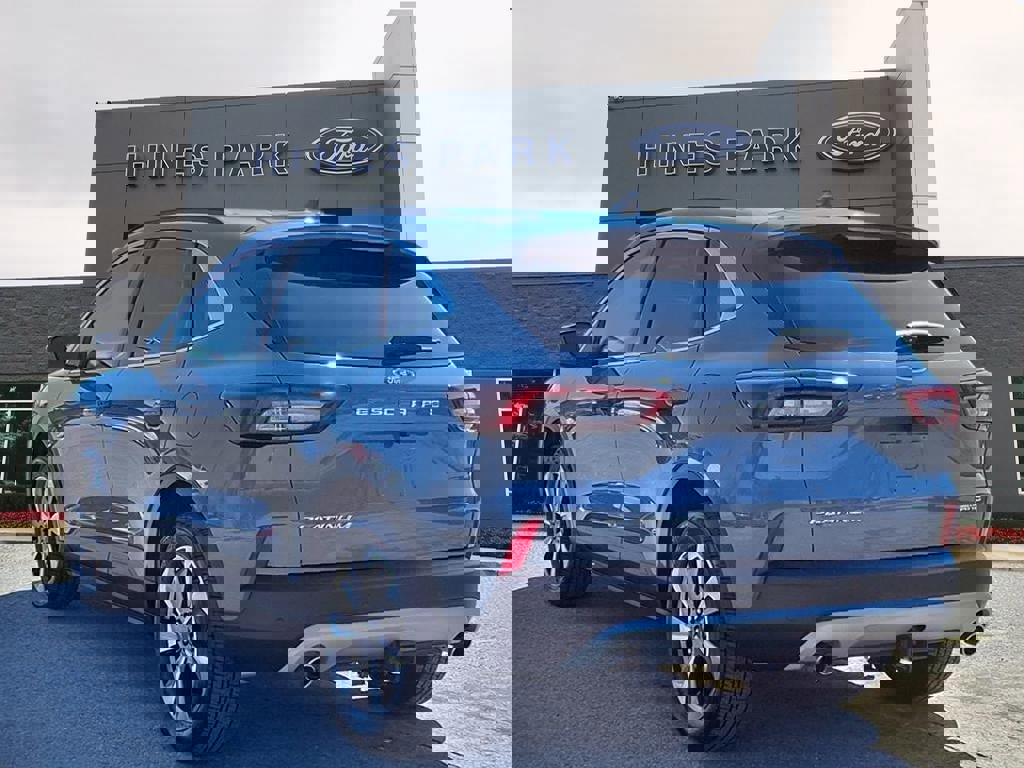 Certified 2023 Ford Escape Platinum w/ Class II Trailer Tow Package image 3