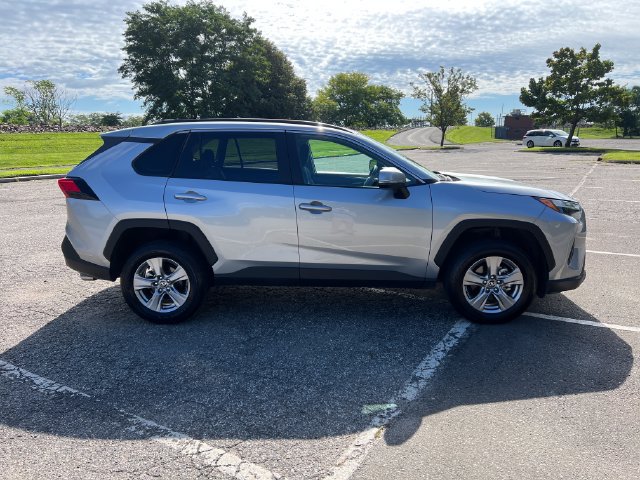 Used 2025 Toyota RAV4 XLE AWD/4WD image 12