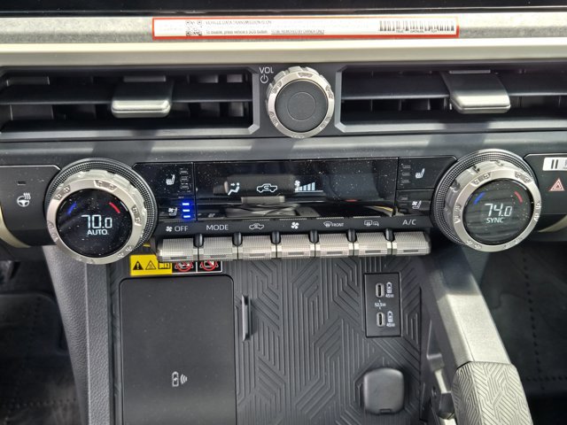 Used 2025 Toyota Tacoma Trailhunter image 17