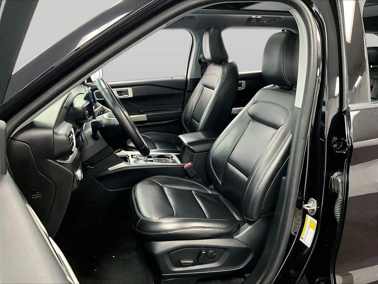 Certified 2022 Ford Explorer XLT w/ Equipment Group 202A image 24