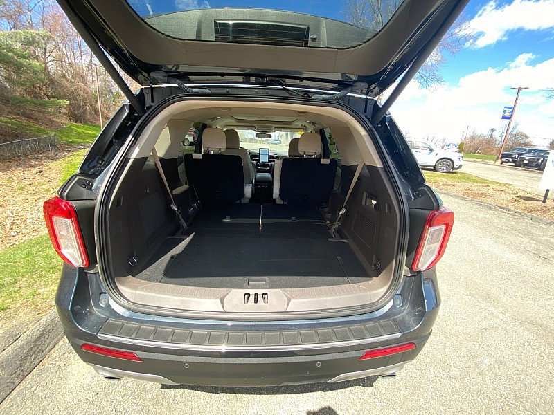 Certified 2023 Ford Explorer Platinum w/ Technology Package AWD/4WD image 9