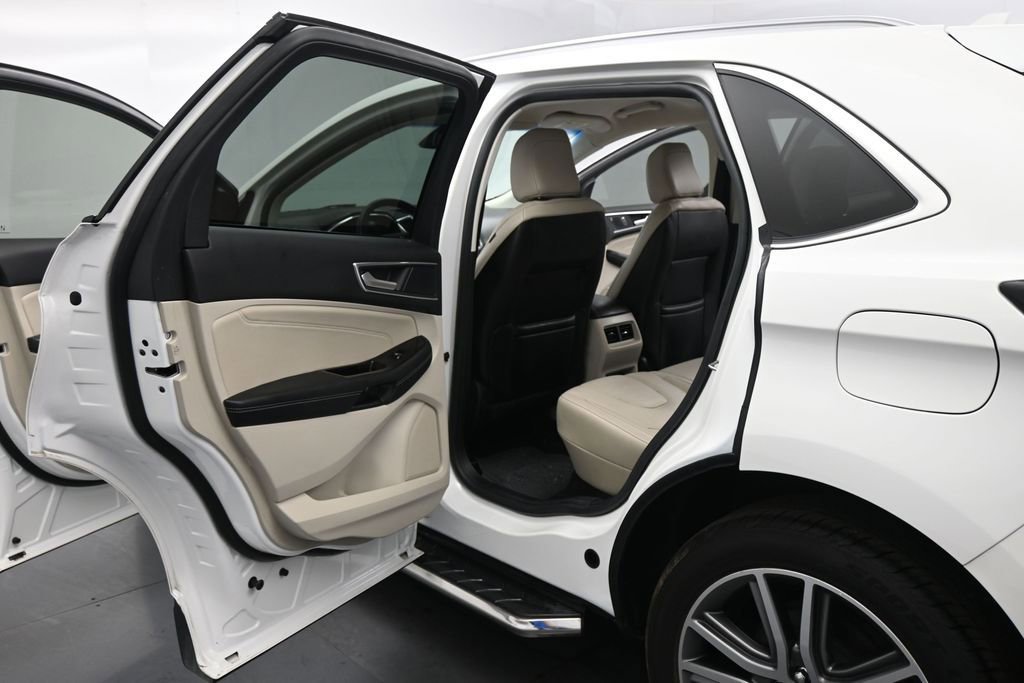 Certified 2020 Ford Edge Titanium FWD image 18