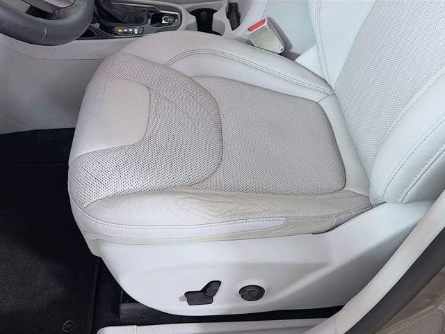 Used 2019 Jeep Cherokee Limited image 21