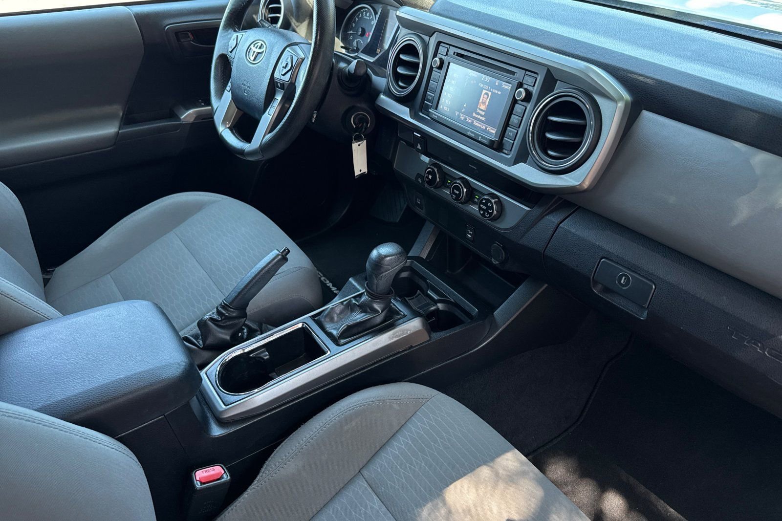 Used 2018 Toyota Tacoma SR5 RWD image 9