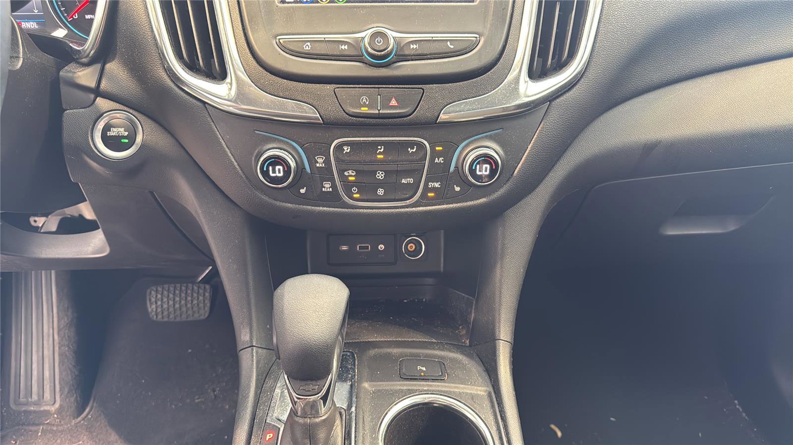 Used 2024 Chevrolet Equinox LT FWD image 24