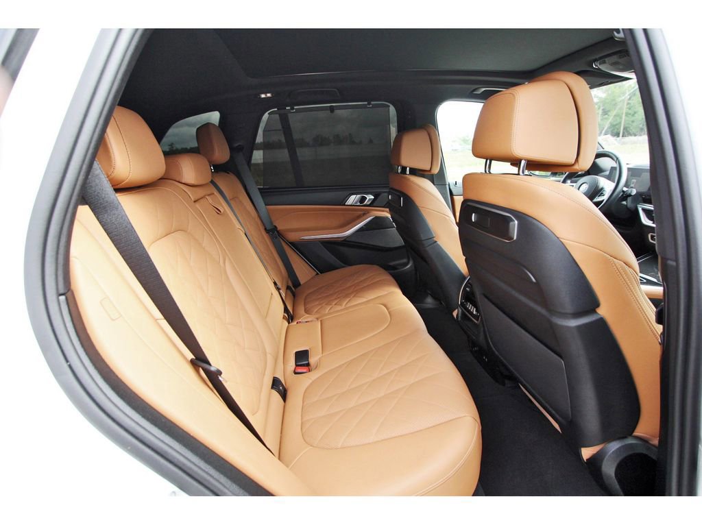 Used 2025 BMW X5 M60i w/ Executive Package image 10