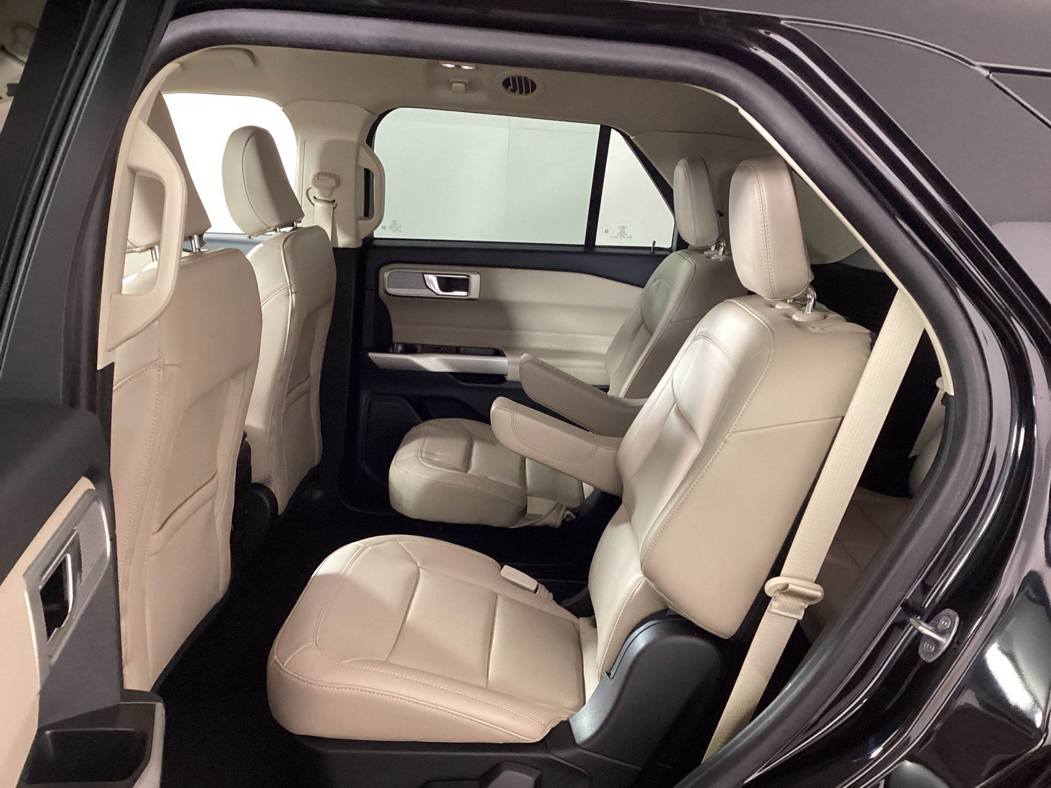 Certified 2024 Ford Explorer XLT w/ Equipment Group 202A AWD/4WD image 14