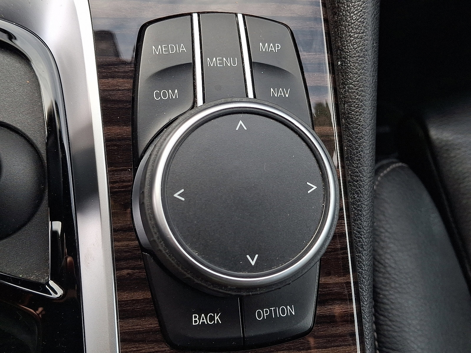 Used 2019 BMW 530i xDrive w/ Convenience Package image 25