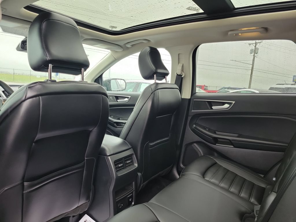Certified 2022 Ford Edge SEL w/ Convenience Package AWD/4WD image 16