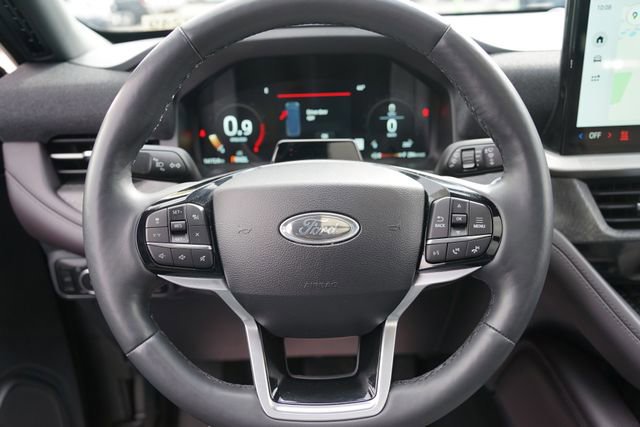 Certified 2025 Ford Explorer Platinum w/ LUX Leather Package image 20