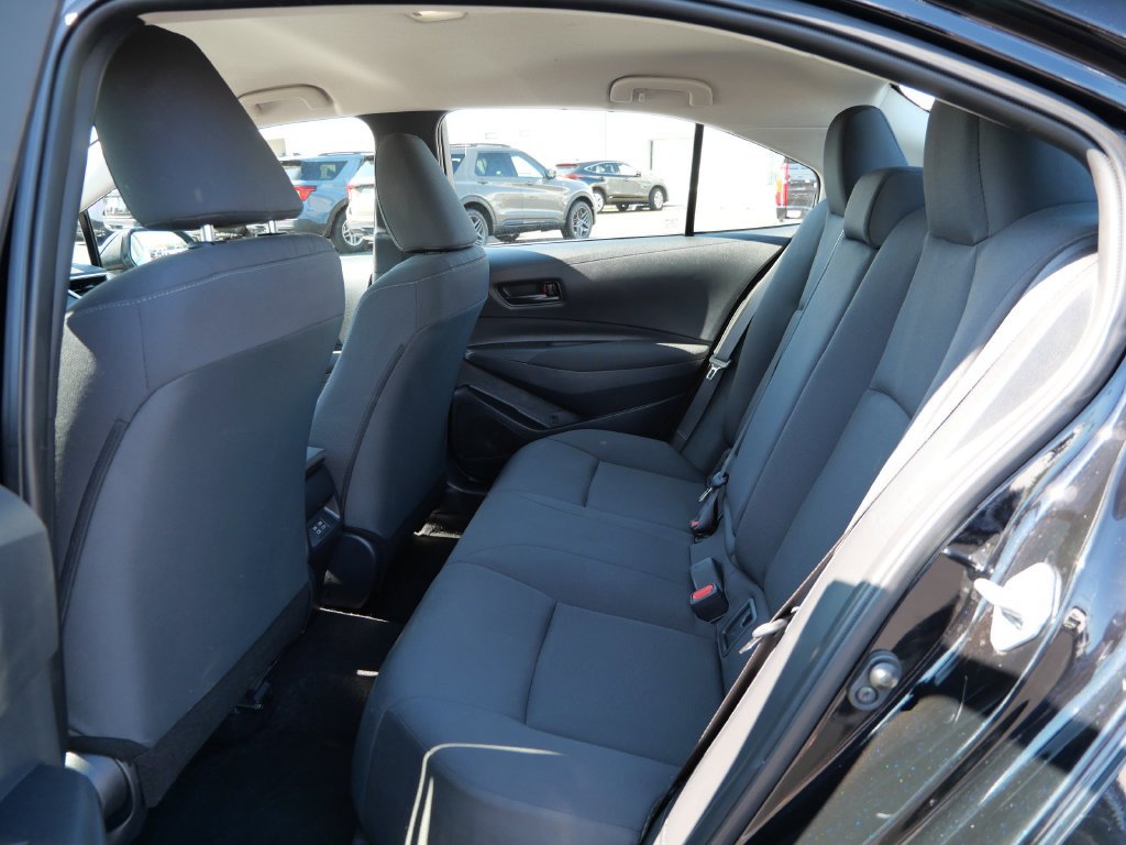 Used 2025 Toyota Corolla LE FWD image 12