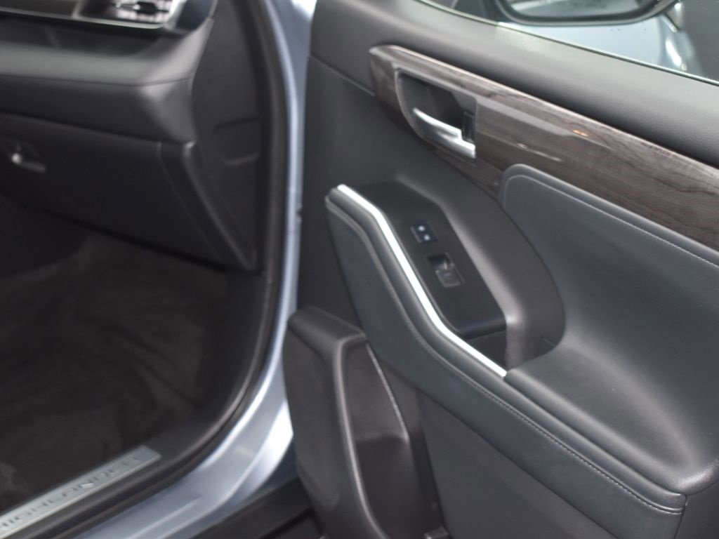 Used 2021 Toyota Highlander Limited image 17