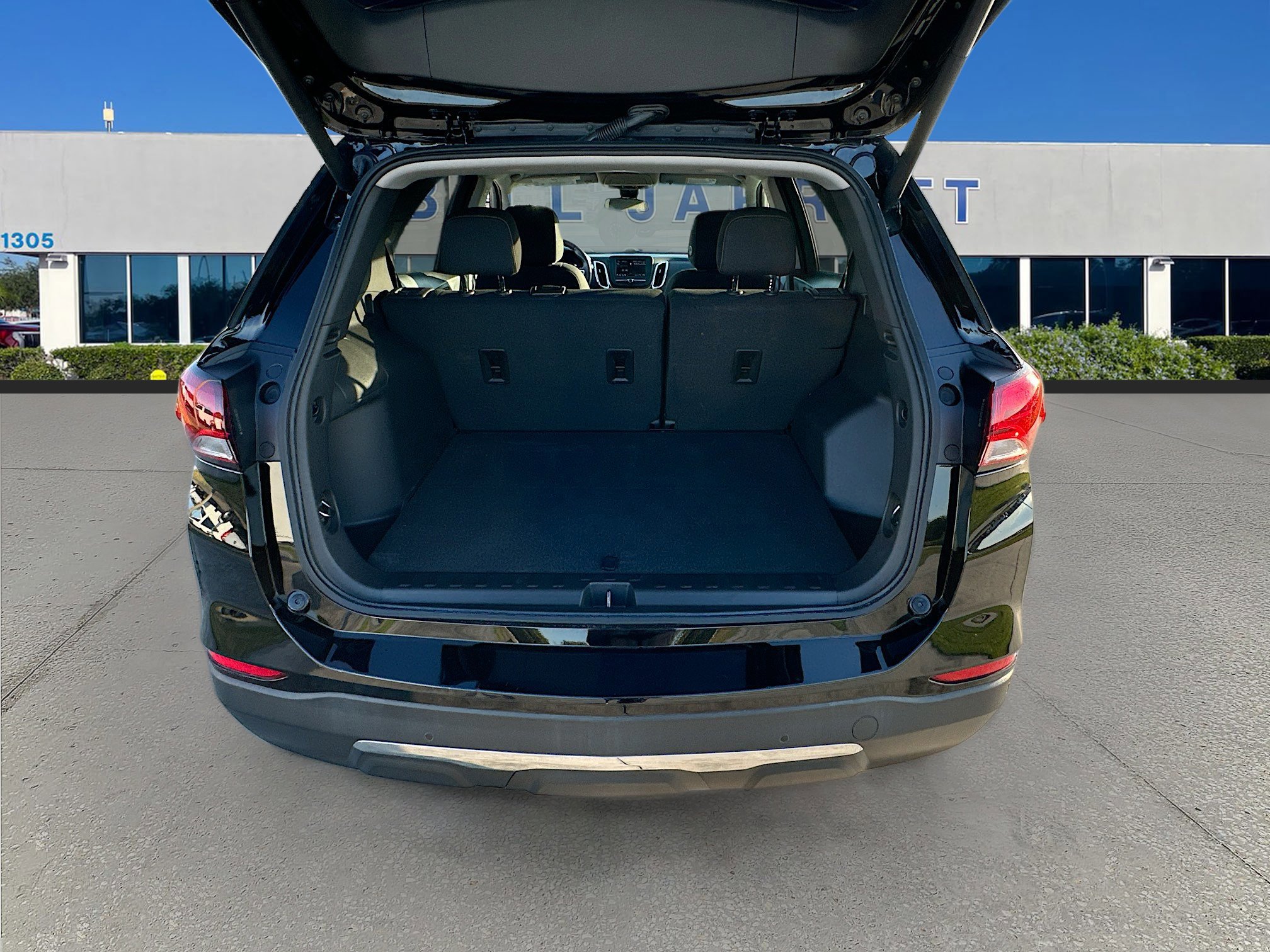 Used 2023 Chevrolet Equinox LT image 24