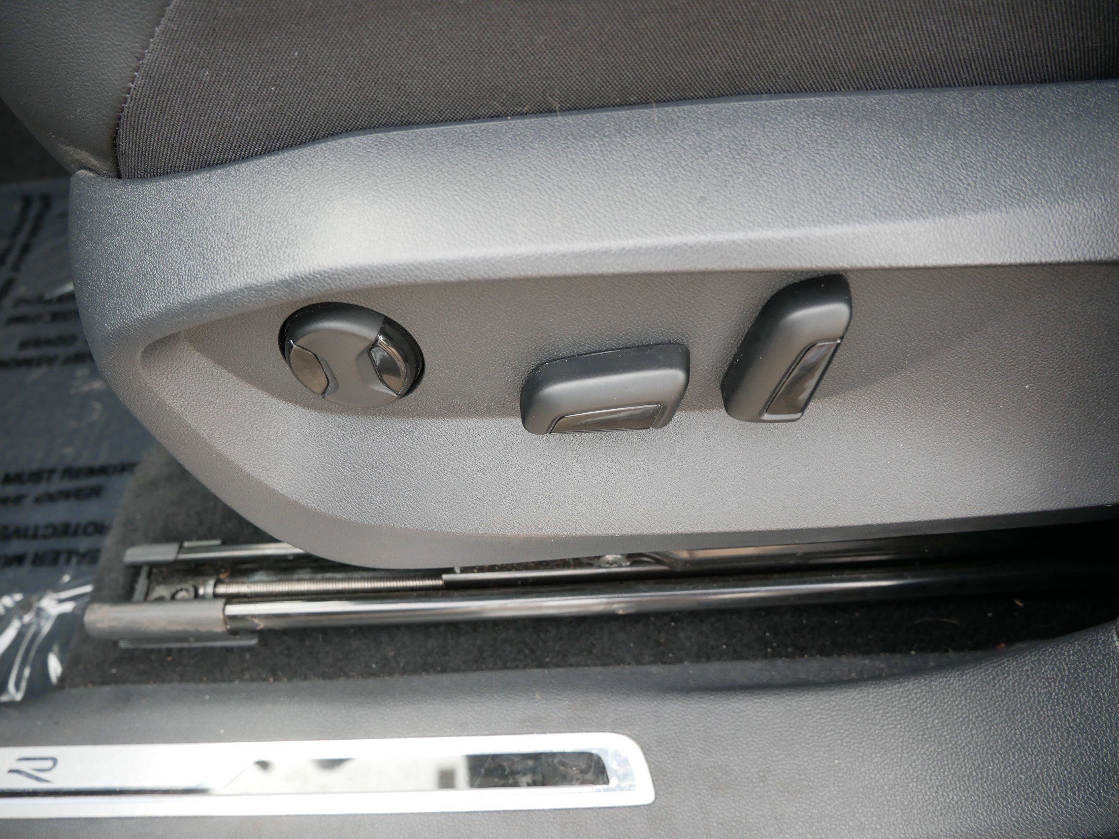 Used 2023 Volkswagen Tiguan SE R-Line AWD/4WD image 19