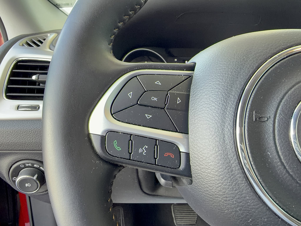 Used 2018 Jeep Compass Latitude FWD image 26