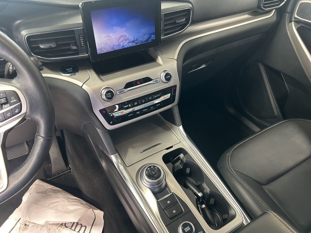 Certified 2022 Ford Explorer XLT w/ Equipment Group 202A image 4