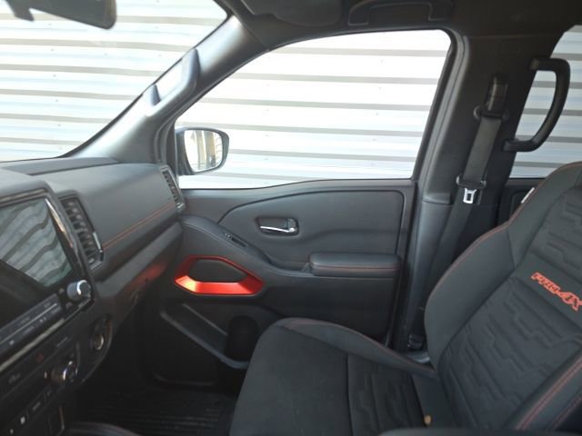 Used 2023 Nissan Frontier PRO-4X w/ Technology Package image 12
