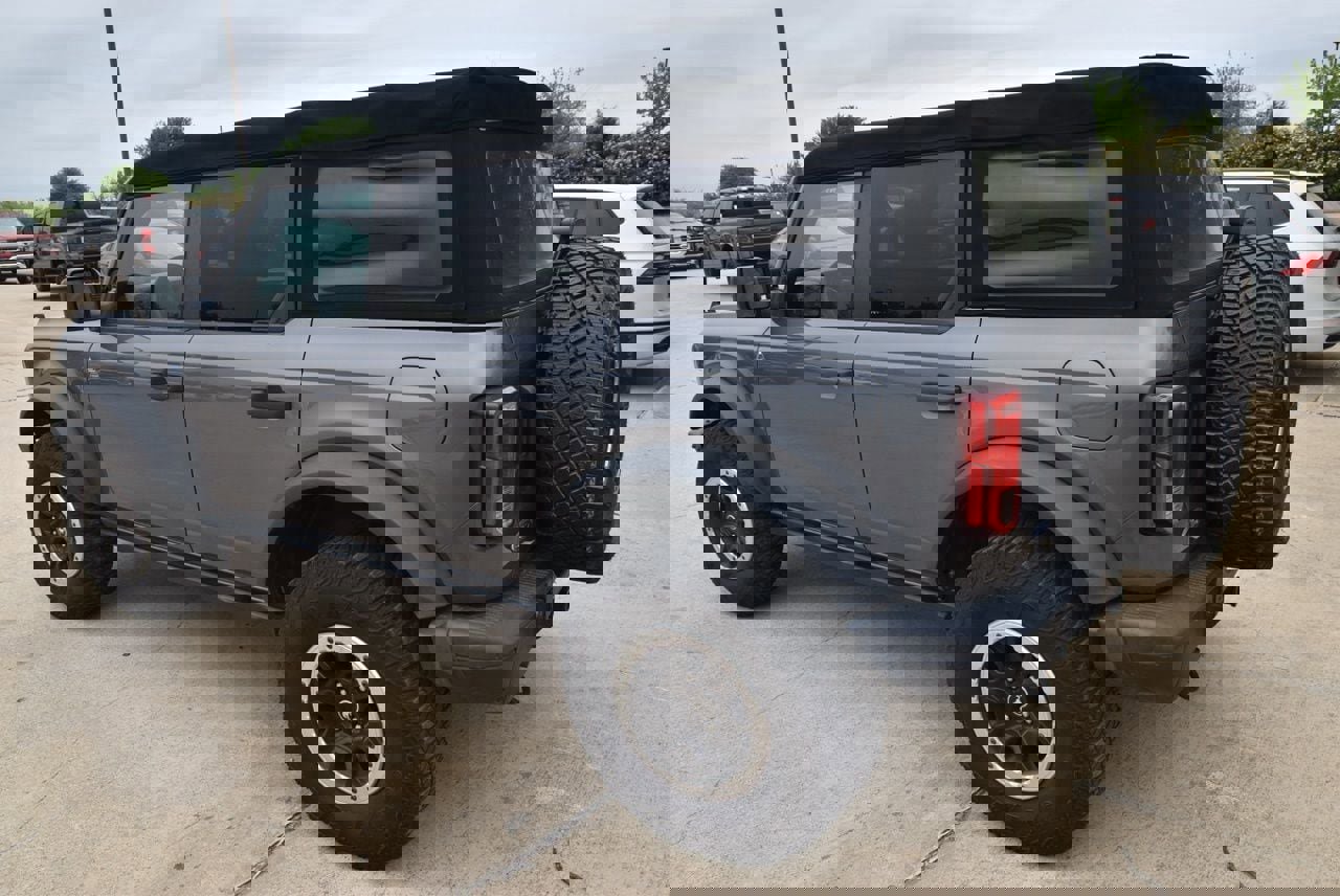 Certified 2021 Ford Bronco Black Diamond w/ Sasquatch Package image 3